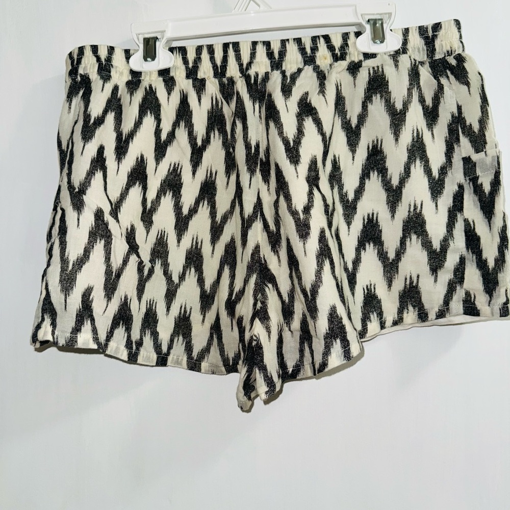Aerie Black and White Zigzag High Waist Shorts